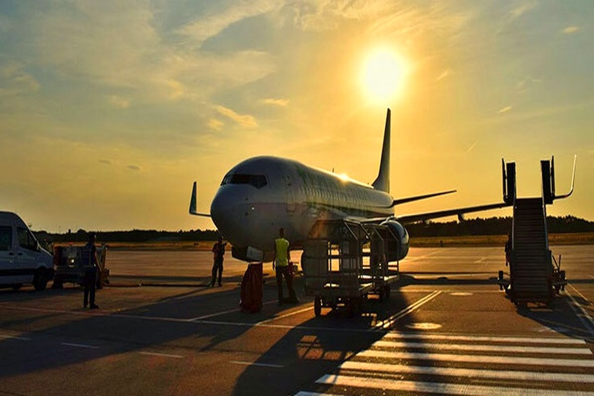 اتفاقی عجیب در فرودگاه مهرآباد / عدم فرود هواپیما برای مسافران دردسر شد