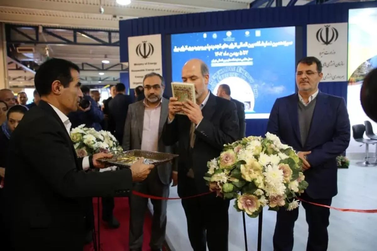 افتتاح نمایشگاه انرژی های نو و تجدیدپذیر توسط وزیر نیرو