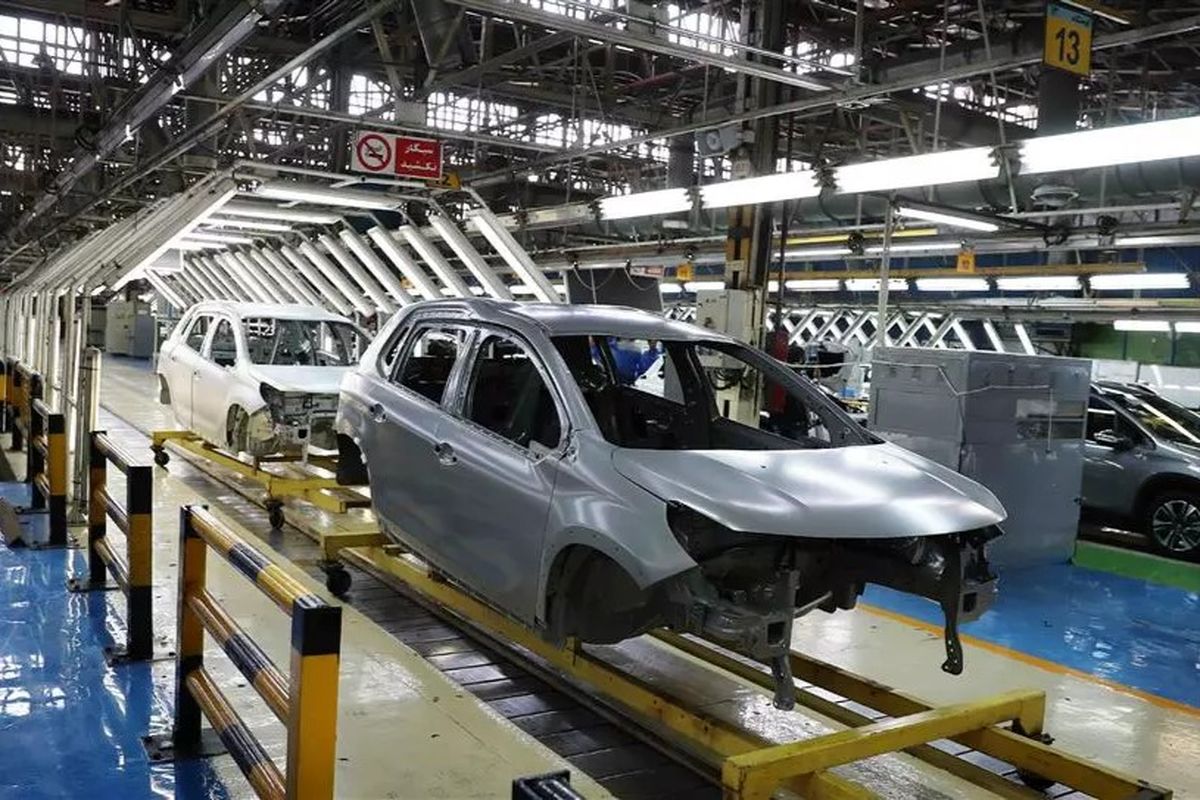 سیگنال وزارت صمت به بازار خودرو / قیمت کارخانه ای خودرو ها تغییر می‌کند؟