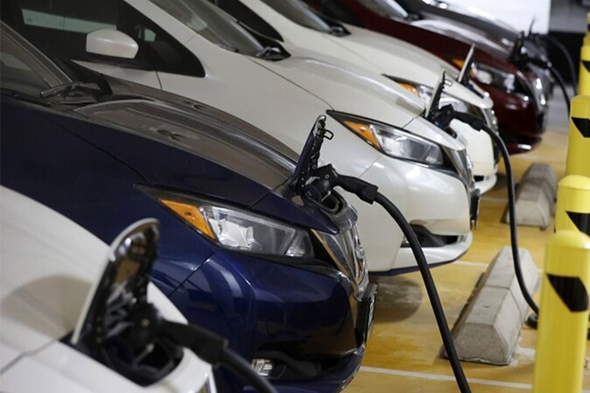 خیر و شر واردات خودروهای برقی / تمرکز بر تولید الکتریکی ها یا استمرار ساخت خودروهای بنزینی؟