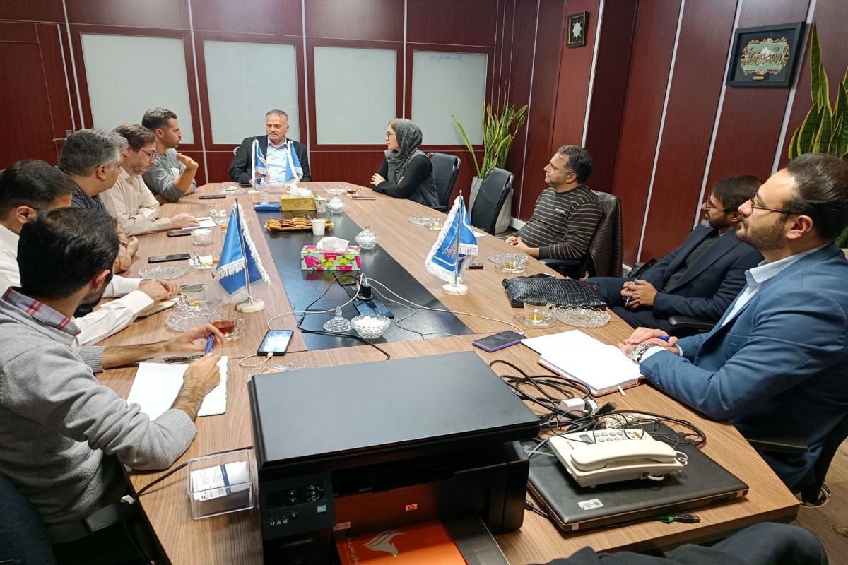 نشست هم‌اندیشی داوران جشنواره پوسترهای نمایشگاهی برگزار شد