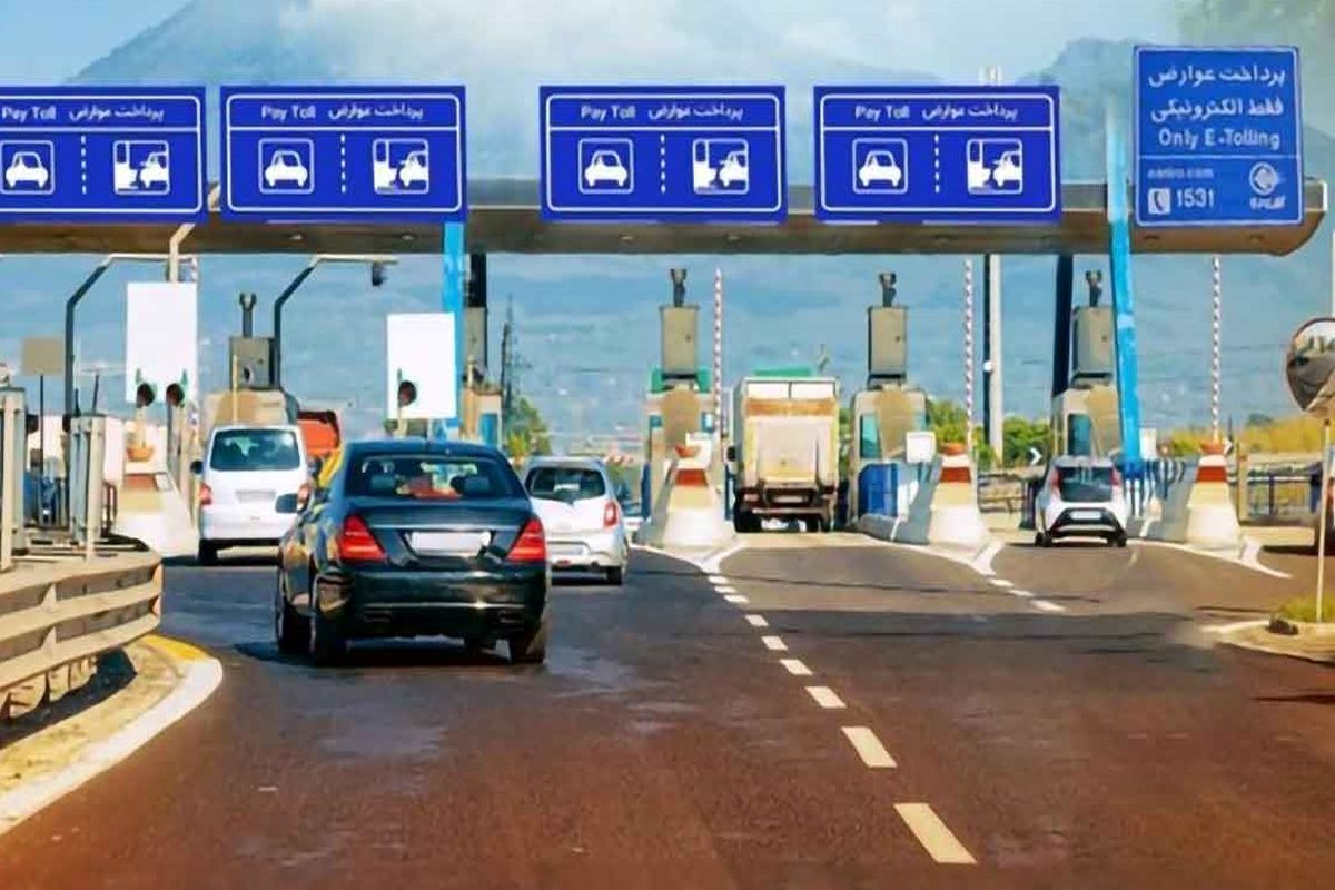 باجه های پرداخت نقدی عوارض این آزادراه حذف می شوند / تخفیف ۳۰ درصدی عوارض تردد برای خودروهای شخصی