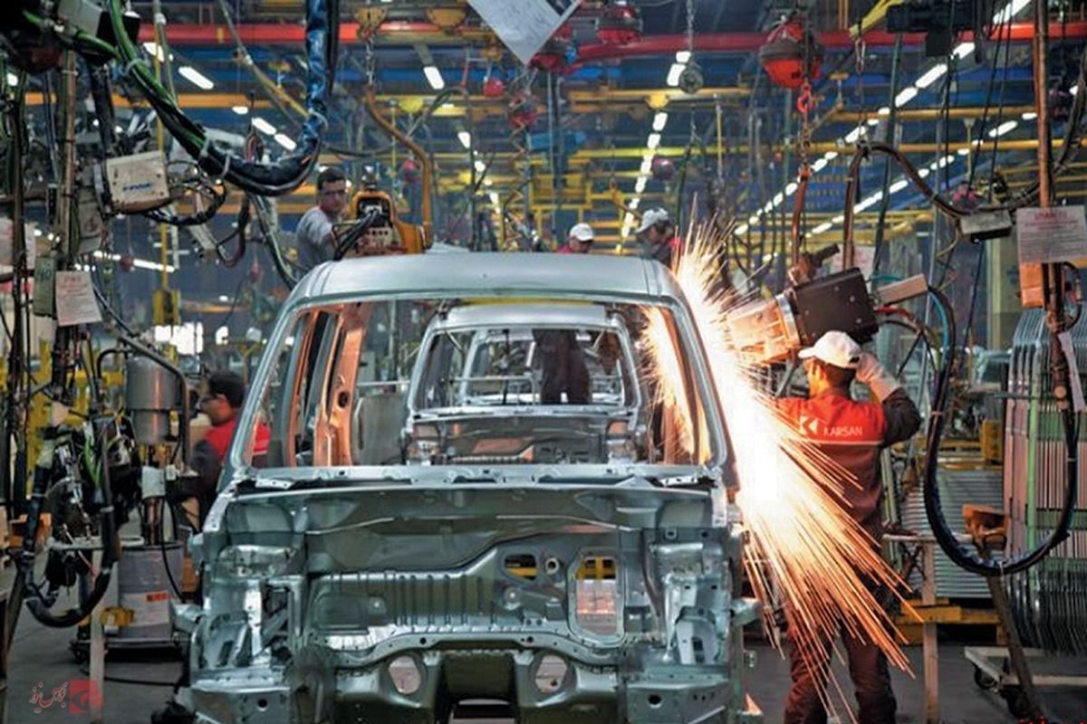 ناکارآمدی دولت در مدیریت صنعت خودرو / نقش تاثیرگذار بخش خصوصی در توسعه این صنعت