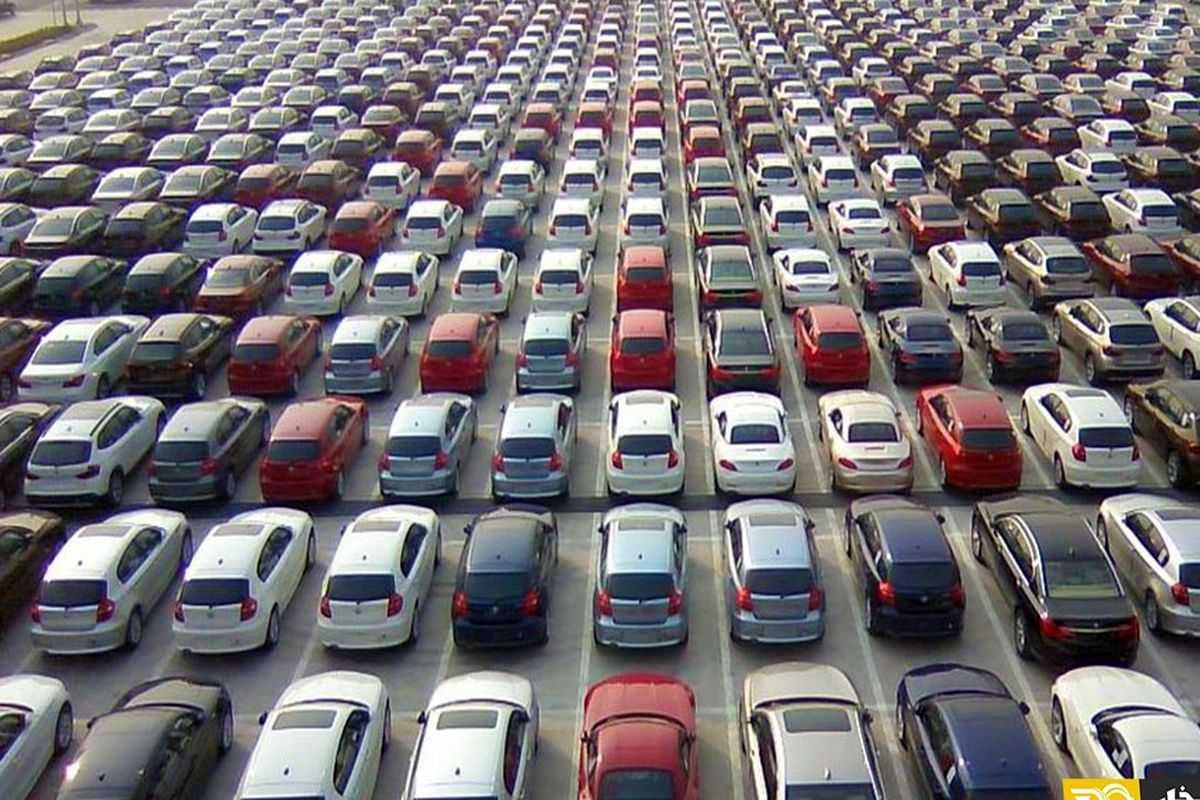 دل دولت با واردات خودرو صاف نیست / حساسیت وزیر صمت به خودروهای دست دوم وارداتی