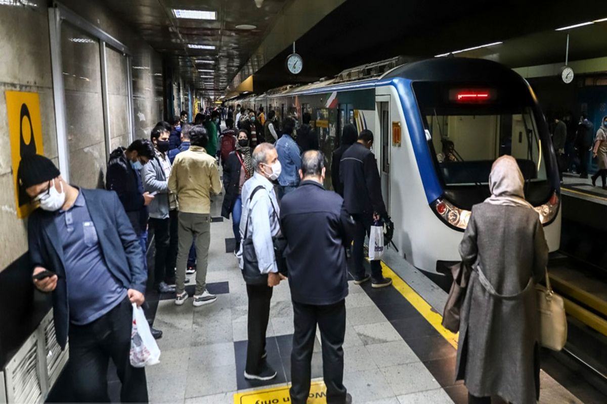 واکنش شهردار تهران به خرابی های مکرر مترو / ورود قطارهای جدید به ناوگان مترو از سال آینده