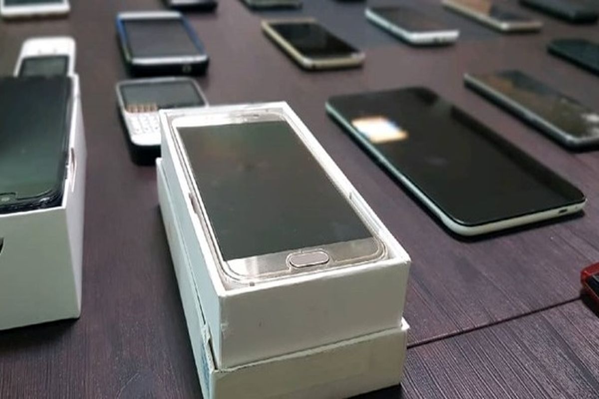 ترخیص بیش از ۱۳ میلیون تلفن همراه از گمرک ایران