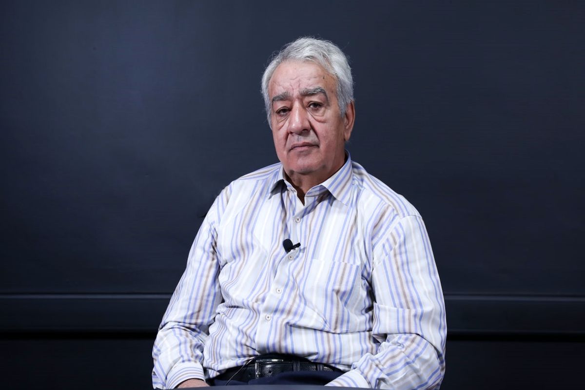 به خاطر تغییر پیراهن فحش می‌خورم اما تعظیم می‌کنم