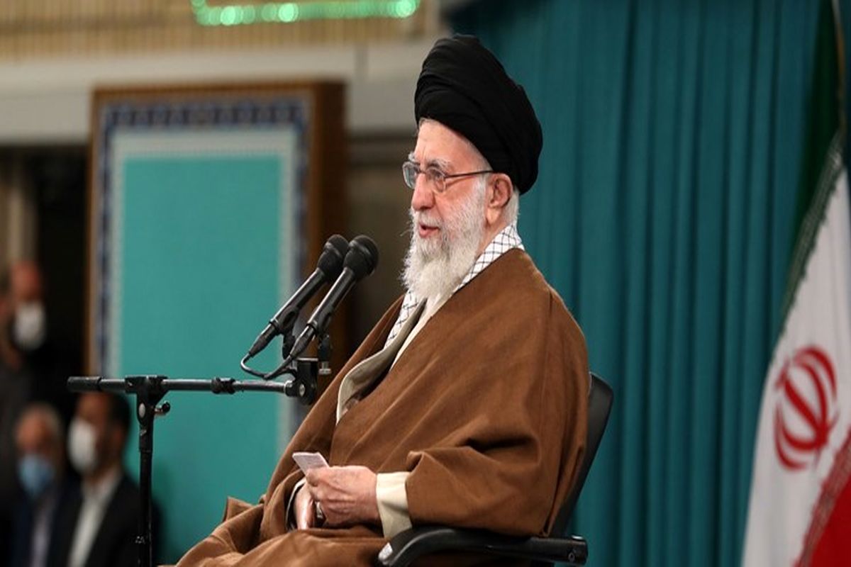 چرا فرهنگیان مورد تاکید رهبری هستند