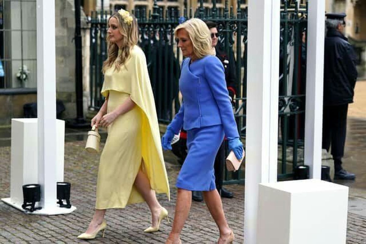 جیل بایدن و دخترش پرچم اوکراین را پوشیدند + عکس