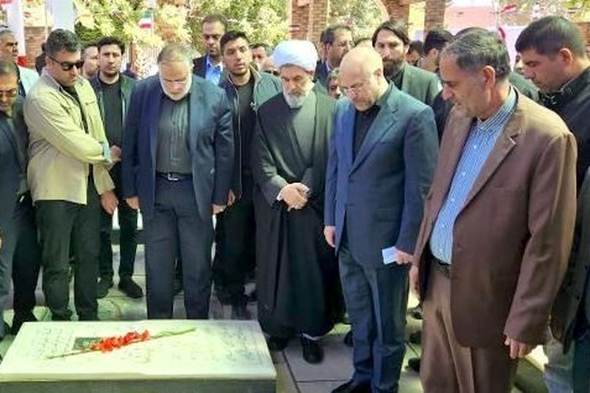 قالیباف به مقام شهدای شهرستان بوئین‌زهرا ادای احترام کرد