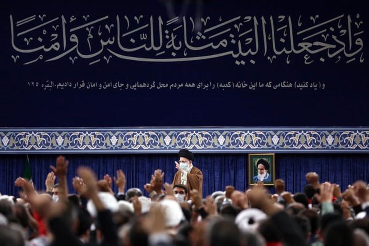 جمعی از کارگزاران حج با رهبر انقلاب دیدار کردند