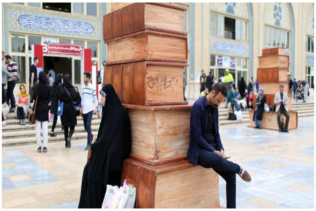 بنرهای جدید حجاب در نمایشگاه کتاب+ عکس