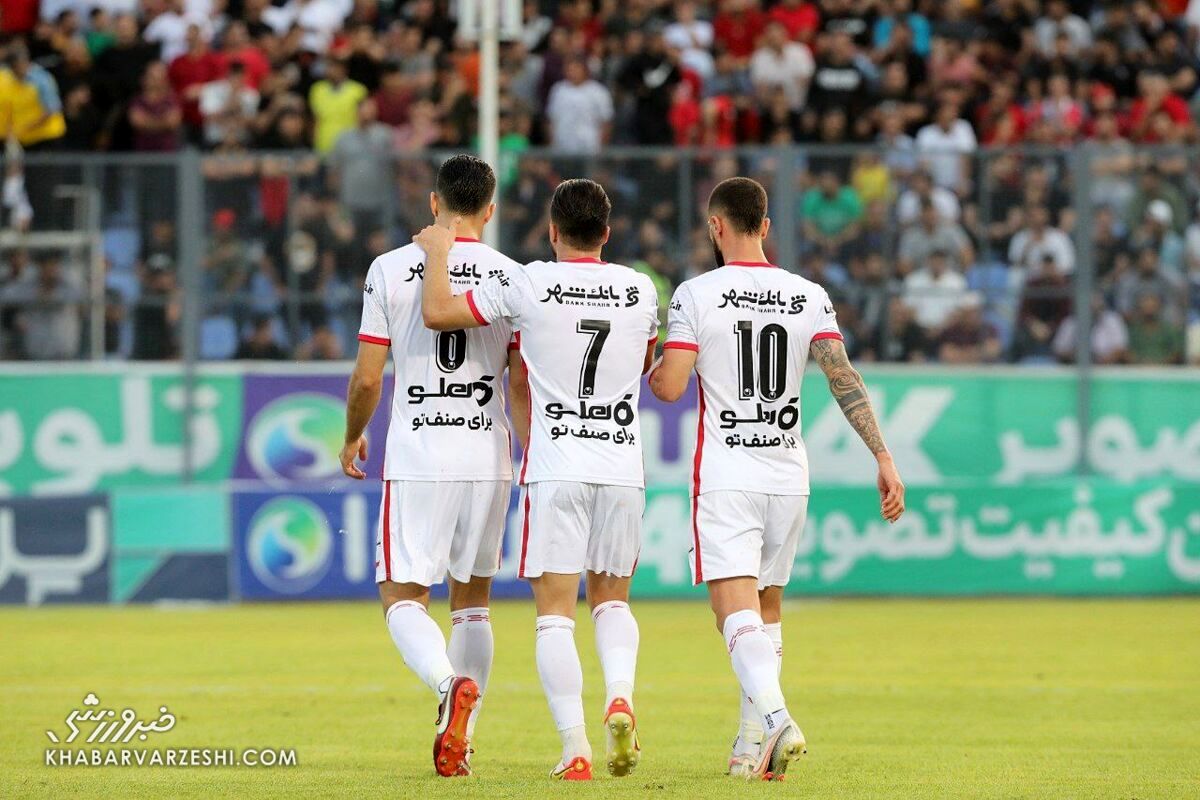 برتری پرسپولیس و استقلال و توقف سپاهان در نیمه اول