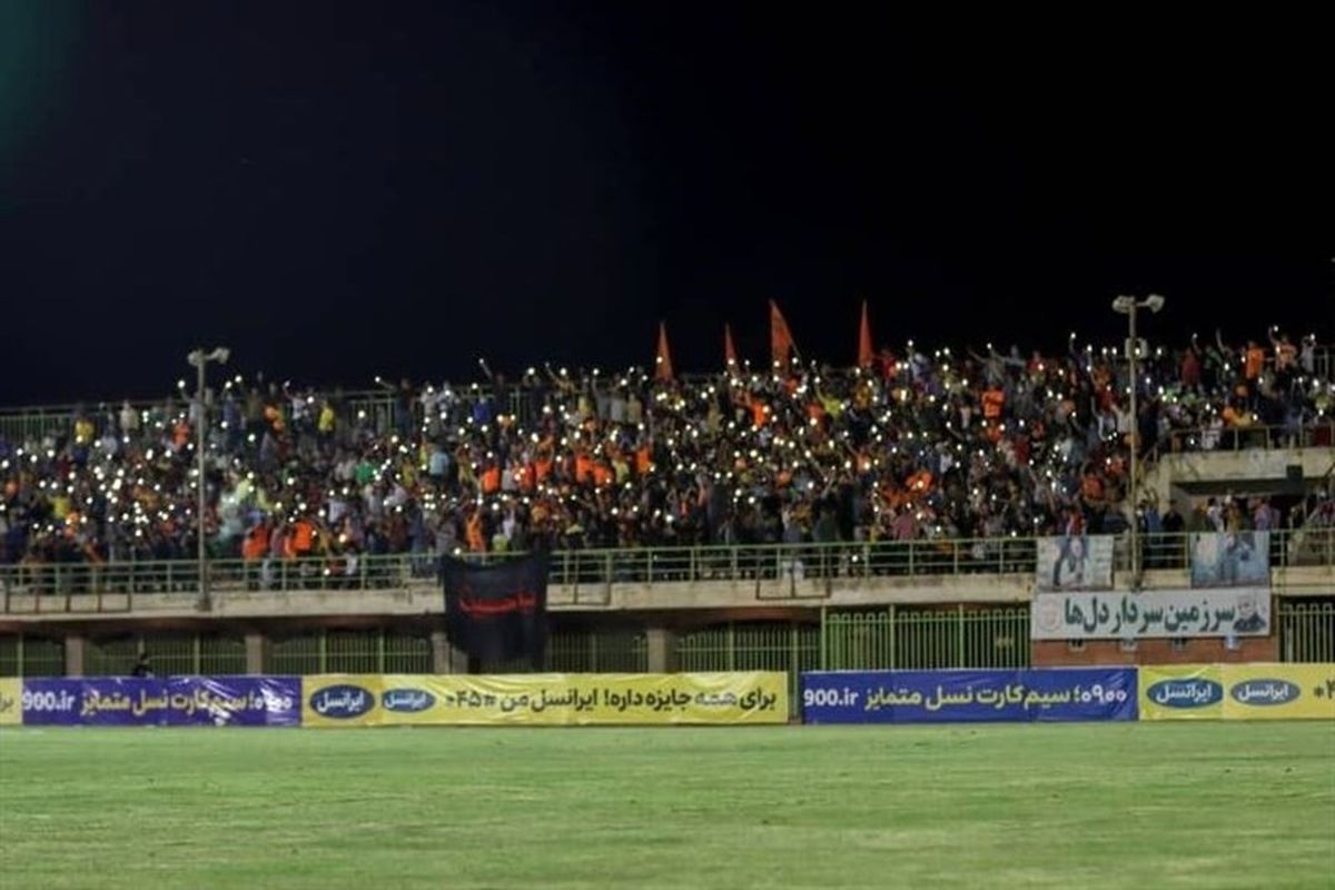 تأخیر در آغاز نیمه دوم ۲ بازی به‌خاطر قطعی برق ورزشگاه کرمان