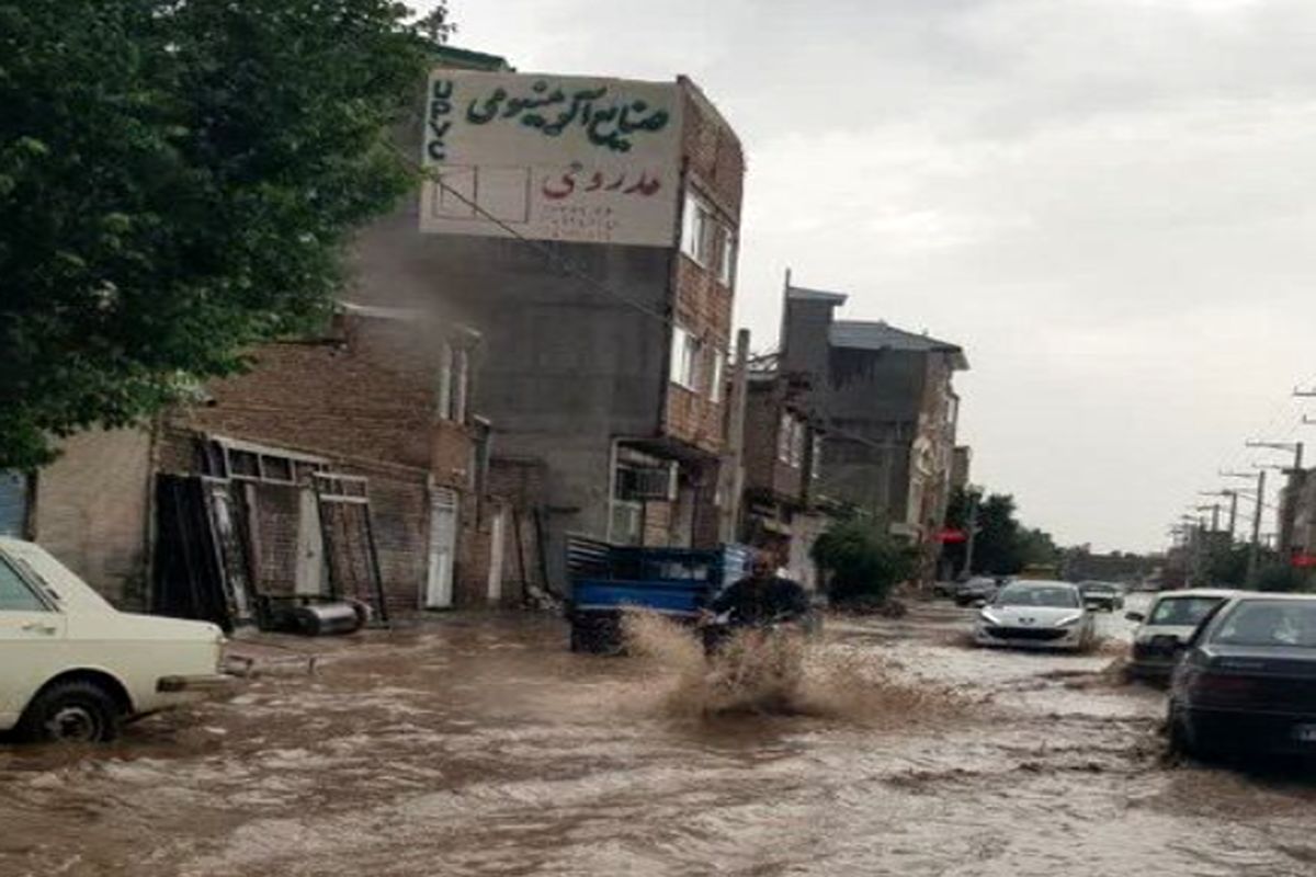 جاری شدن سیل در خوی