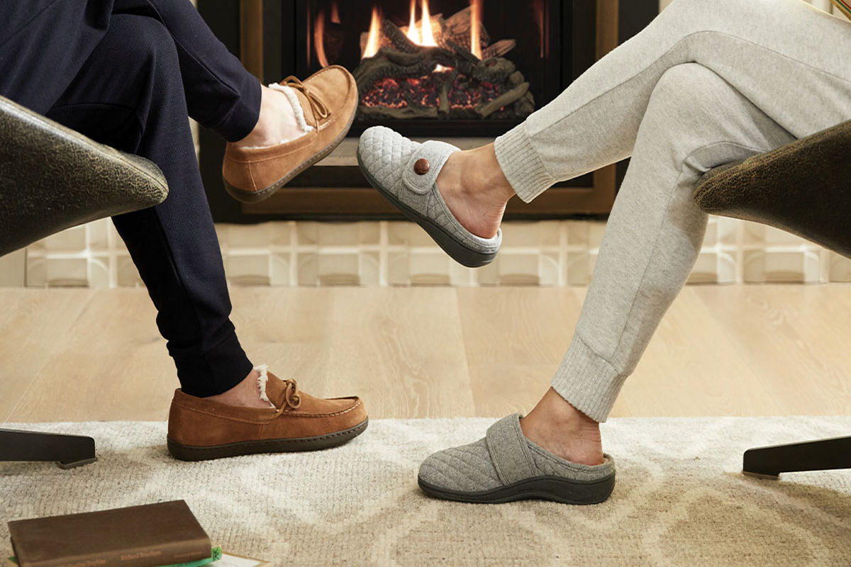 در خانه هم کفش بپوشید