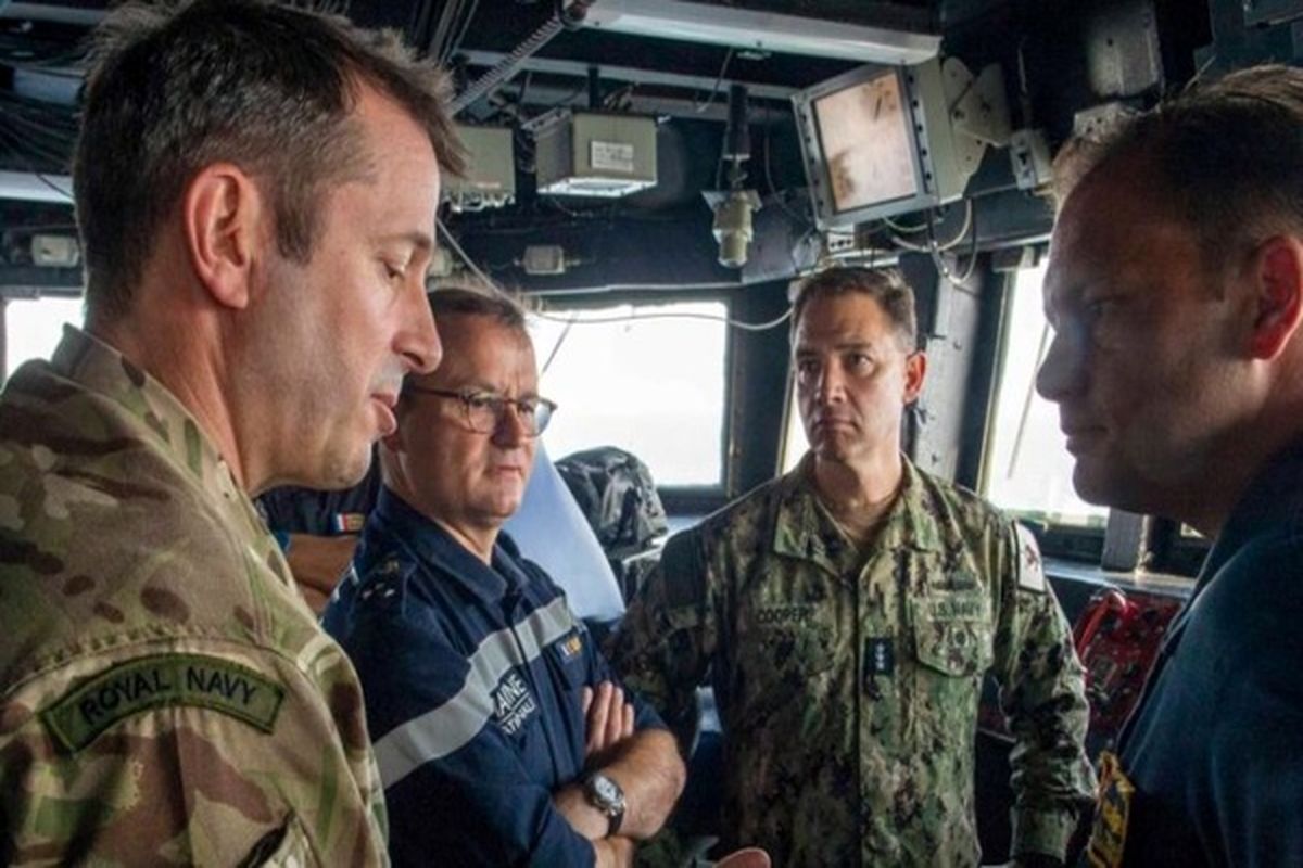 گشت زنی فرماندهان آمریکایی، بریتانیایی و فرانسوی در تنگه هرمز!