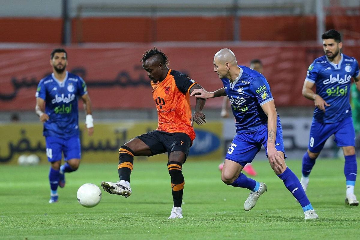 افزایش سهمیه بازیکنان خارجی به نفع فوتبال یا دلال‌ها؟