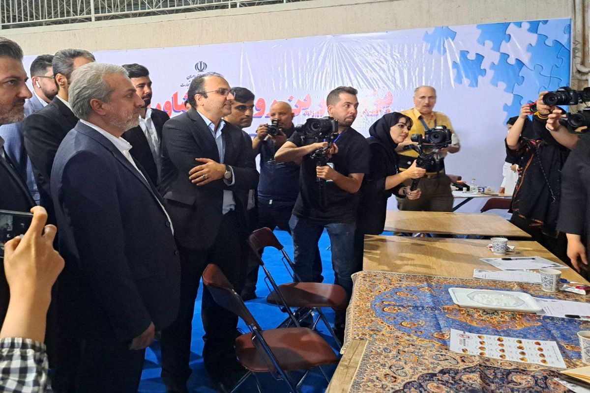 بازدید سرزده وزیرصمت از رویداد مشاوره کسب و کار