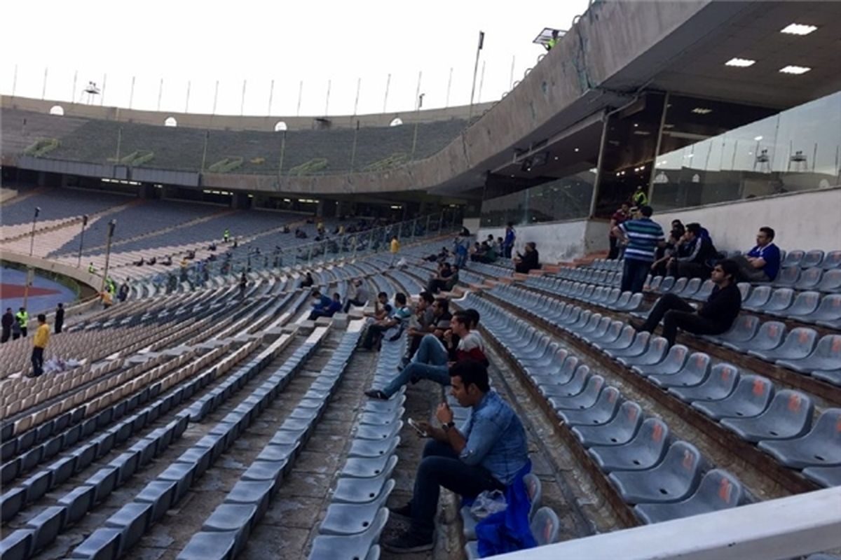 پدری که در استادیوم شرمنده دخترش شد