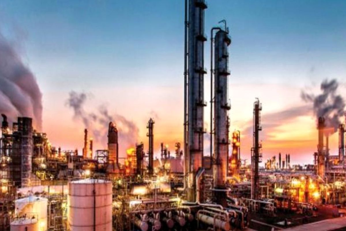 درآمد دولت از فروش داخلی و صادراتی فراورده های نفتی امسال چقدر می شود؟