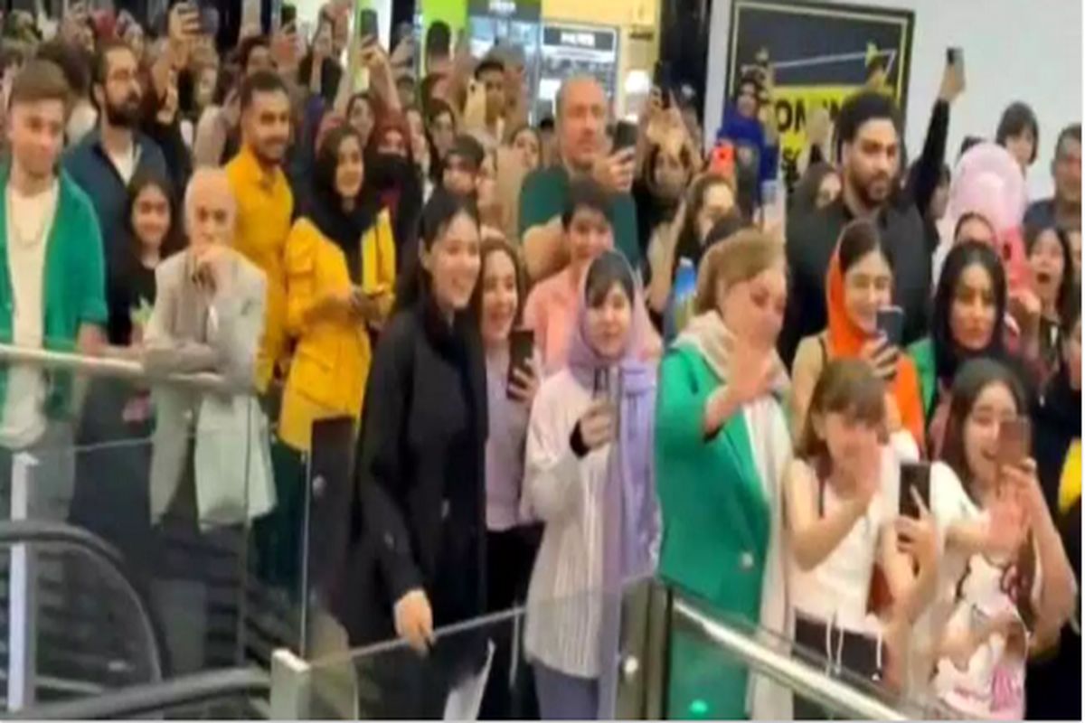 هجوم مردم برای دیدن این بانوی جوان در سعادت آباد