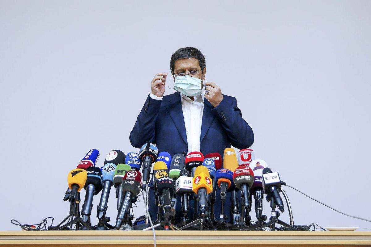 همتی: بنزین باید ۵ هزارتومان شود