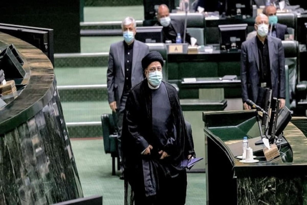 رئیس جمهور وارد صحن مجلس شد
