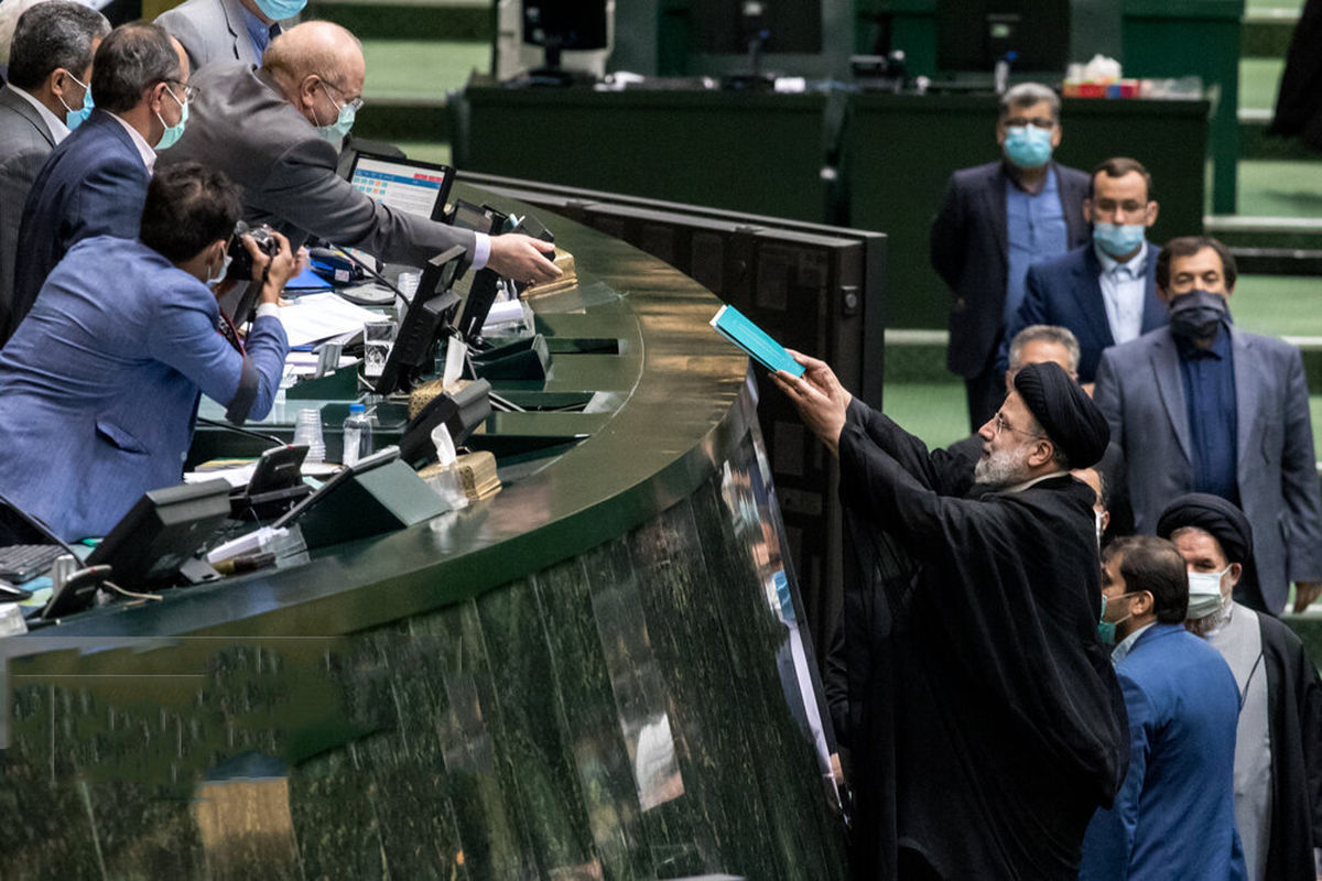 رئیس جمهور لایحه برنامه هفتم را تقدیم مجلس کرد