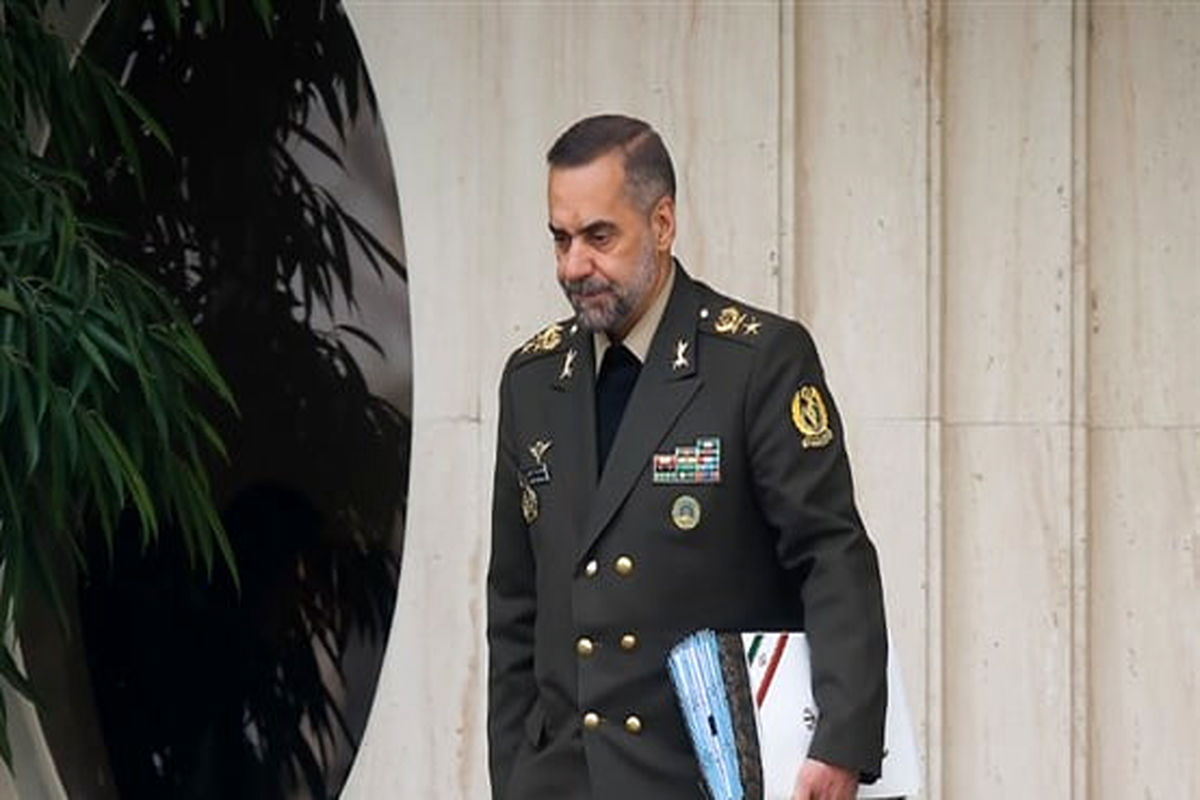 وزیر دفاع: خرید هواپیما ضوابطی دارد که دنبال می‌شود