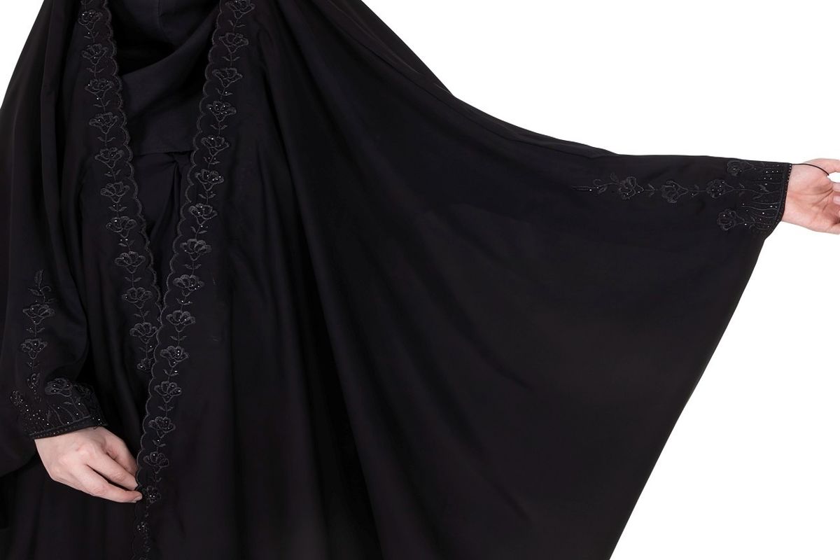 خرید چادر مشکی چقدر پول می خواهد؟