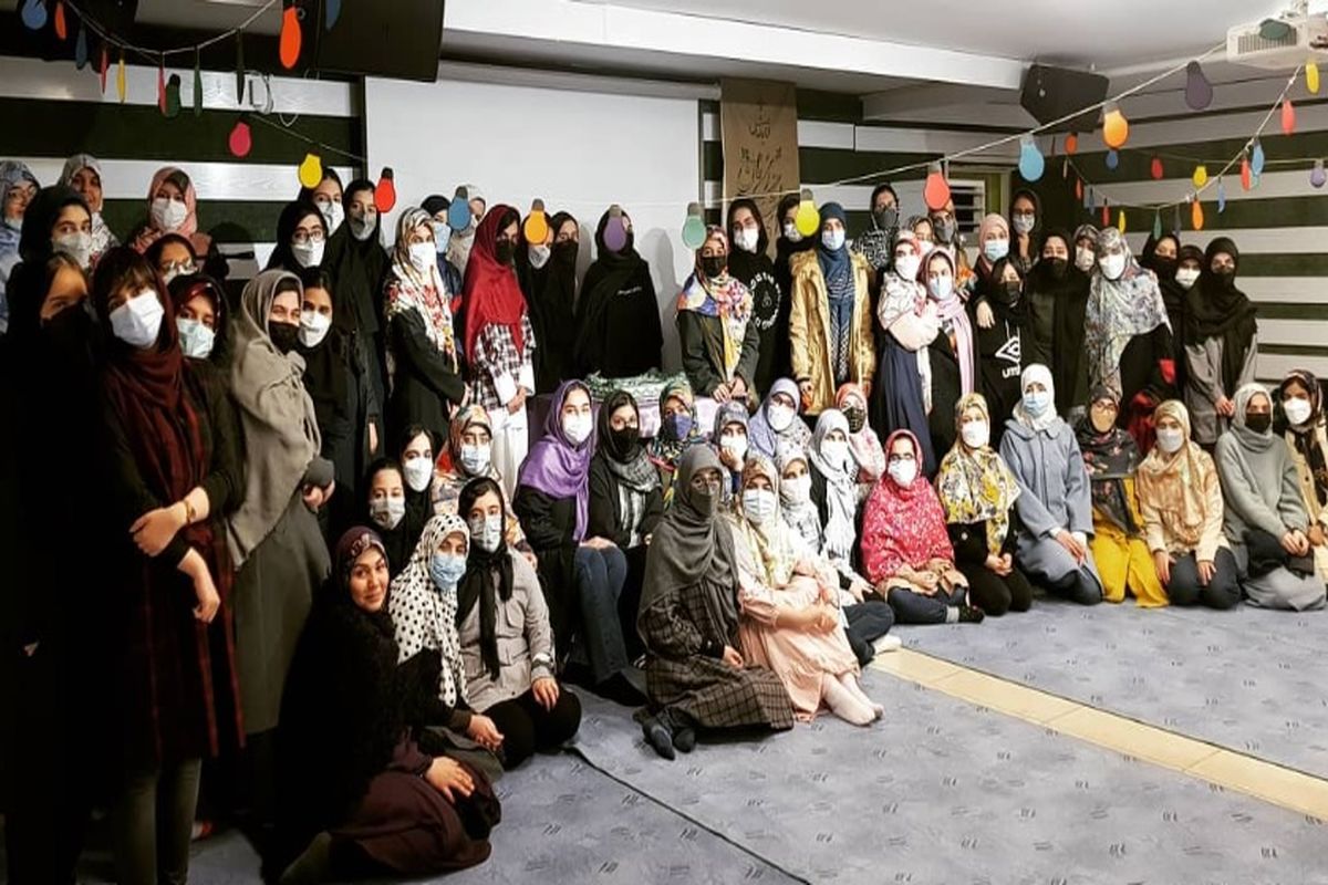 این معلم دختر قرتی کلاس را عقد کرد + عکس