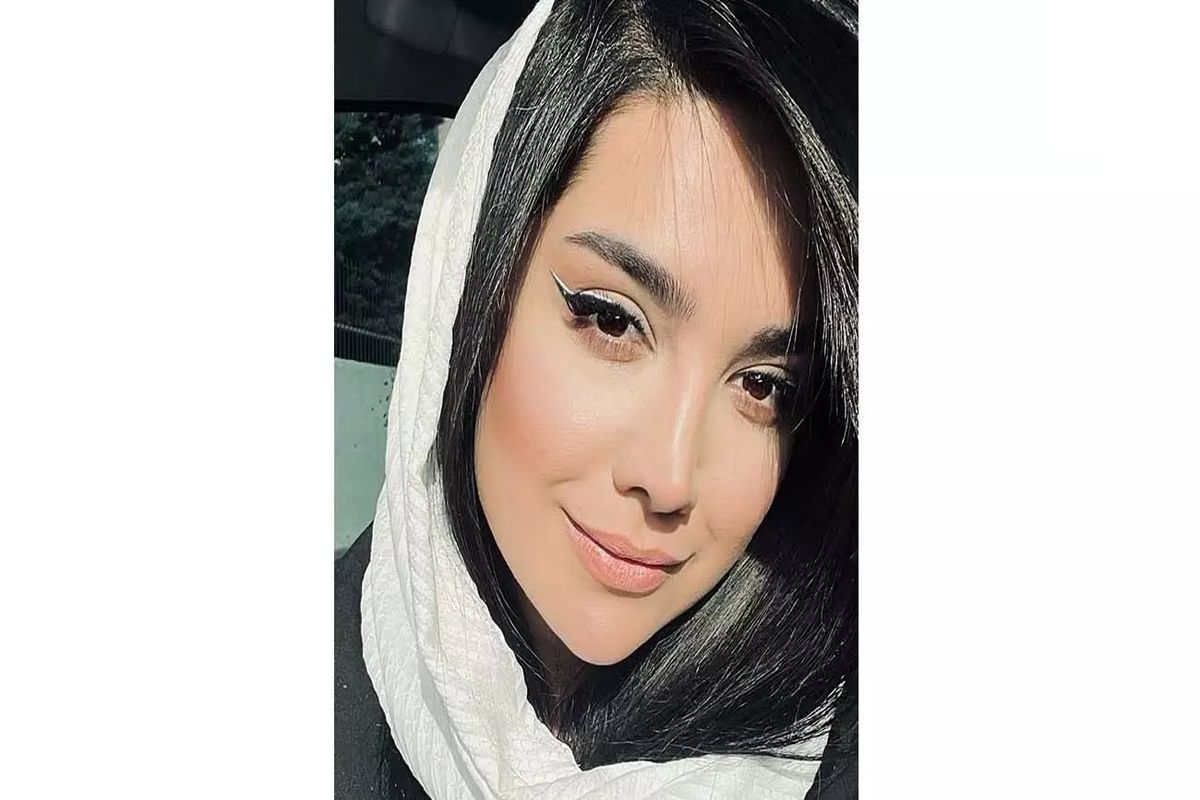 فرهنگیان سخت کار می کنند و این معلم عشوه گری!