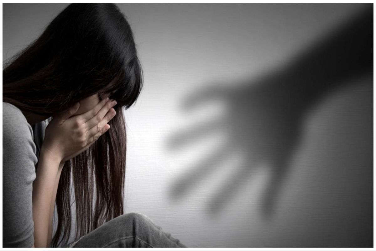 مرد شیطان صفتی که زنش را بی عفت کرد