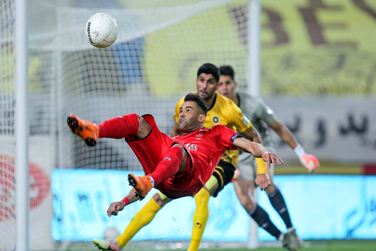 مهاجم مازاد و مسن پرسپولیس را نمی‌خواهیم