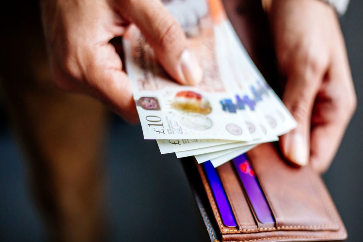 واریز ۲۳۰۰ میلیارد تومان به حساب این سلبریتی ها