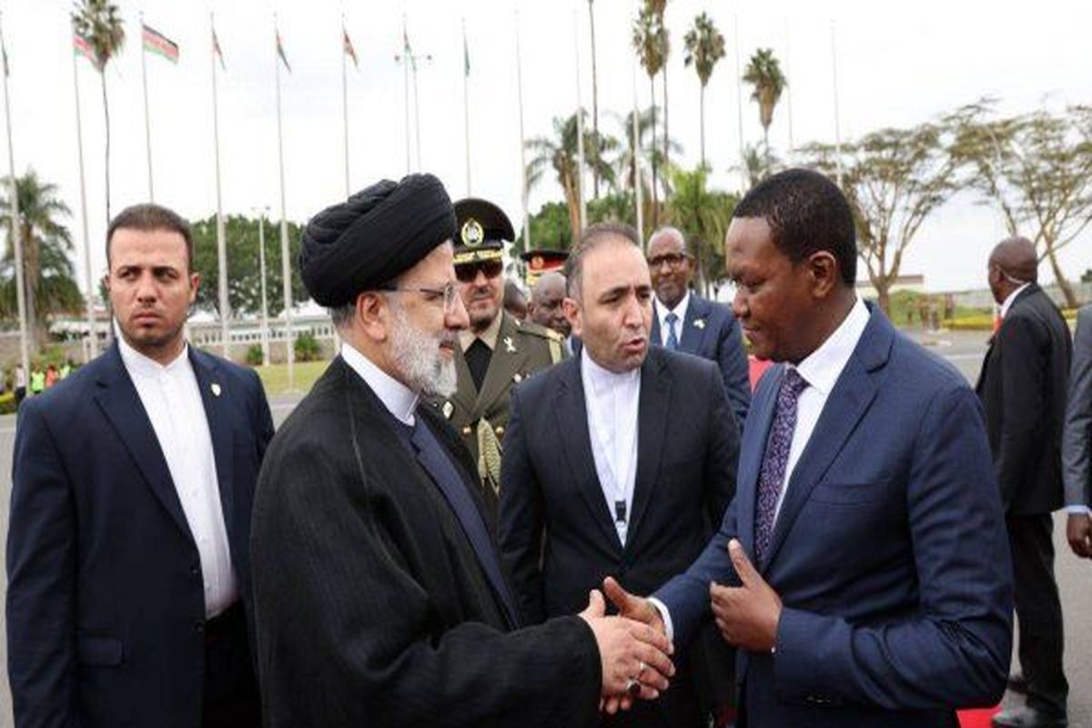 رئیس جمهور عازم کامپالا شد