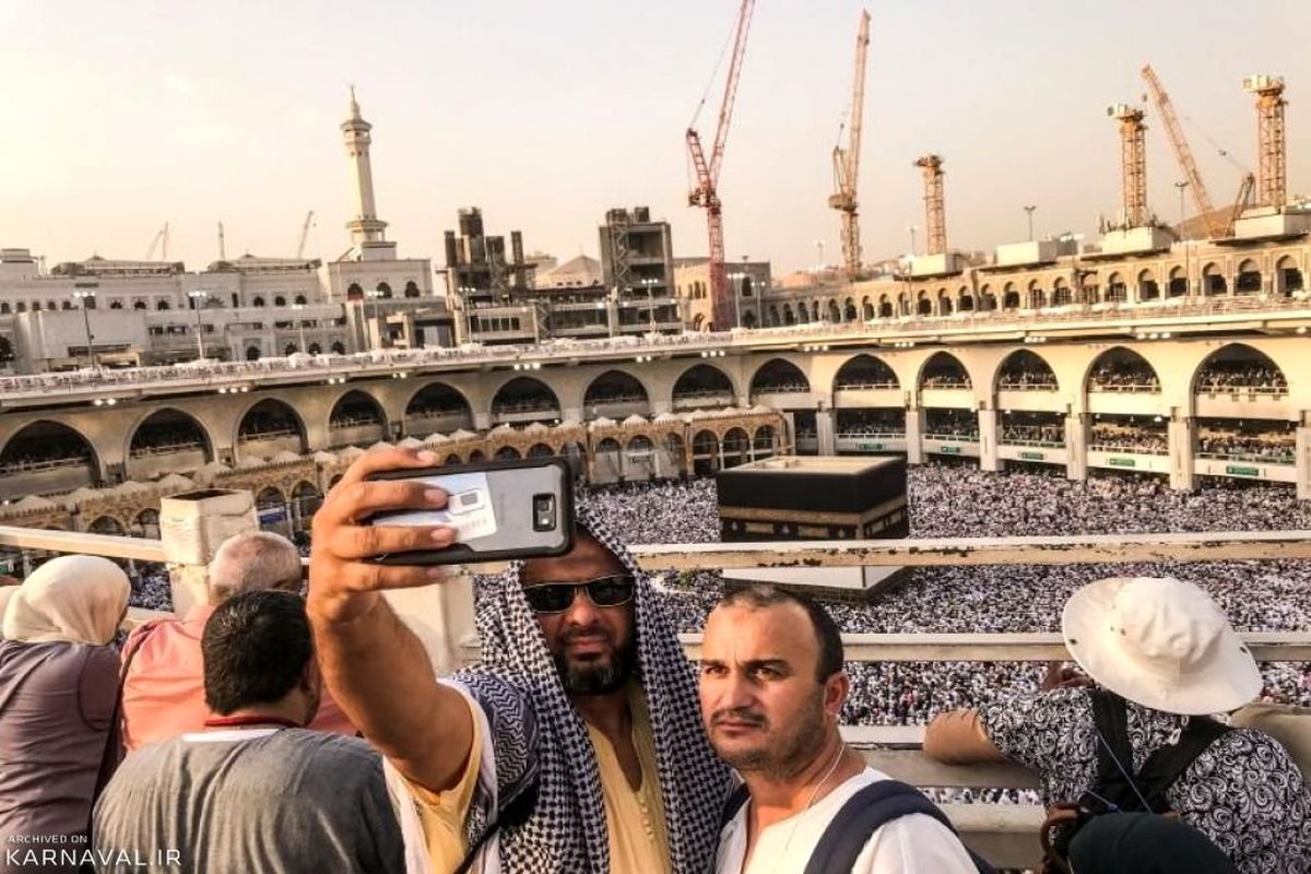 سلفی شیک هنگام عبادت غوغا به پا کرد