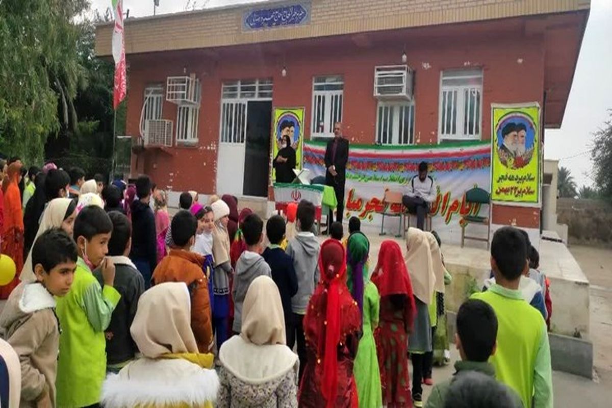 فرهنگیان این مرد را می پرستند