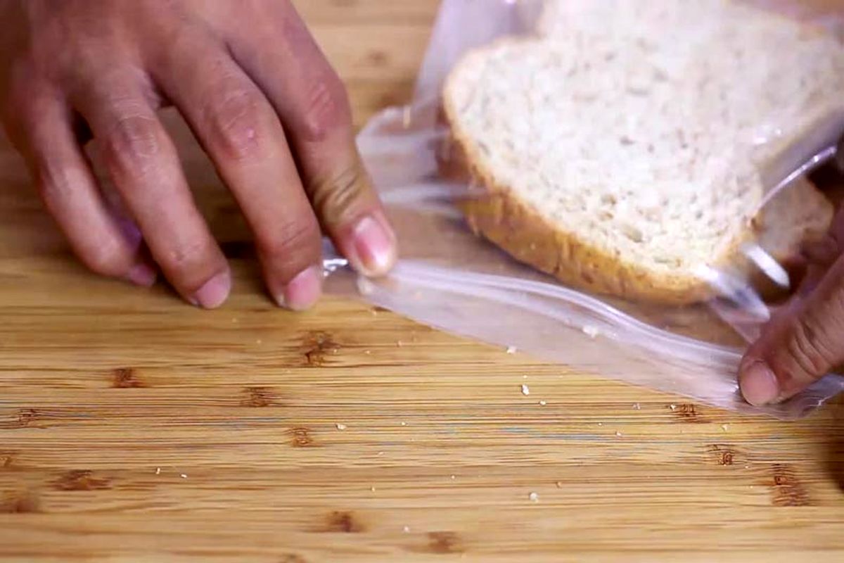 عوارض نگهداری نان در فریزر چیست؟