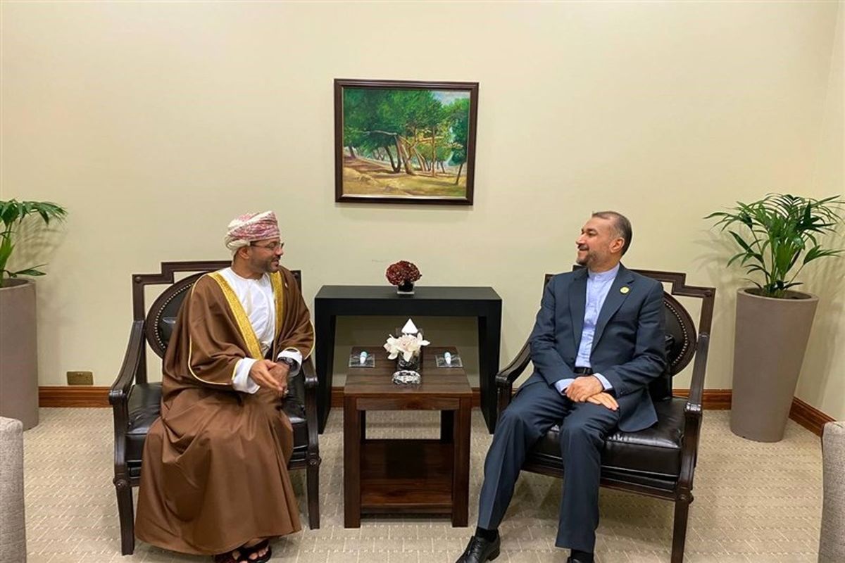 وزیر خارجه عمان به ایران سفر کرد