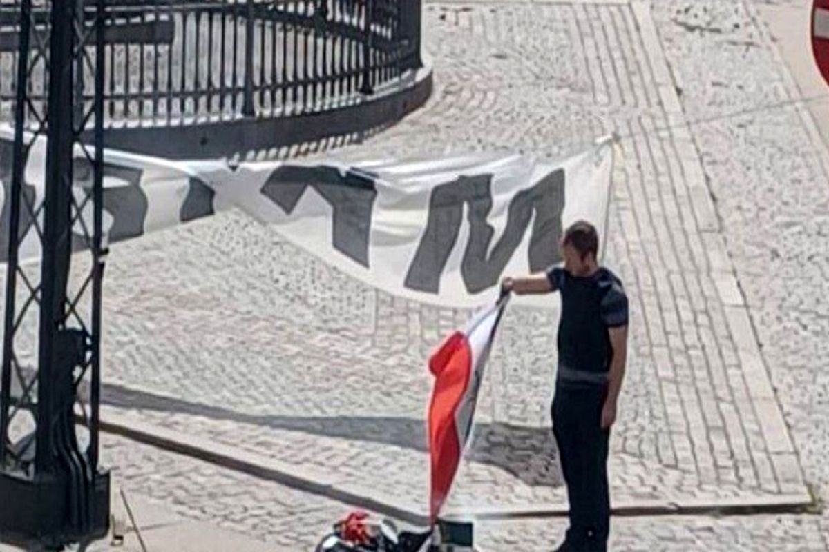 هتک حرمت دوباره به قرآن + عکس