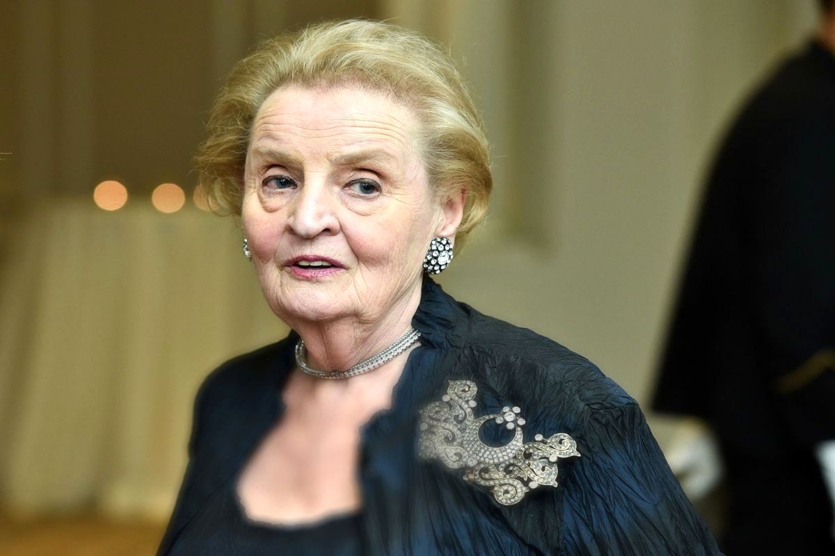 دیپلماسی سنجاق سینه خانم سیاستمدار