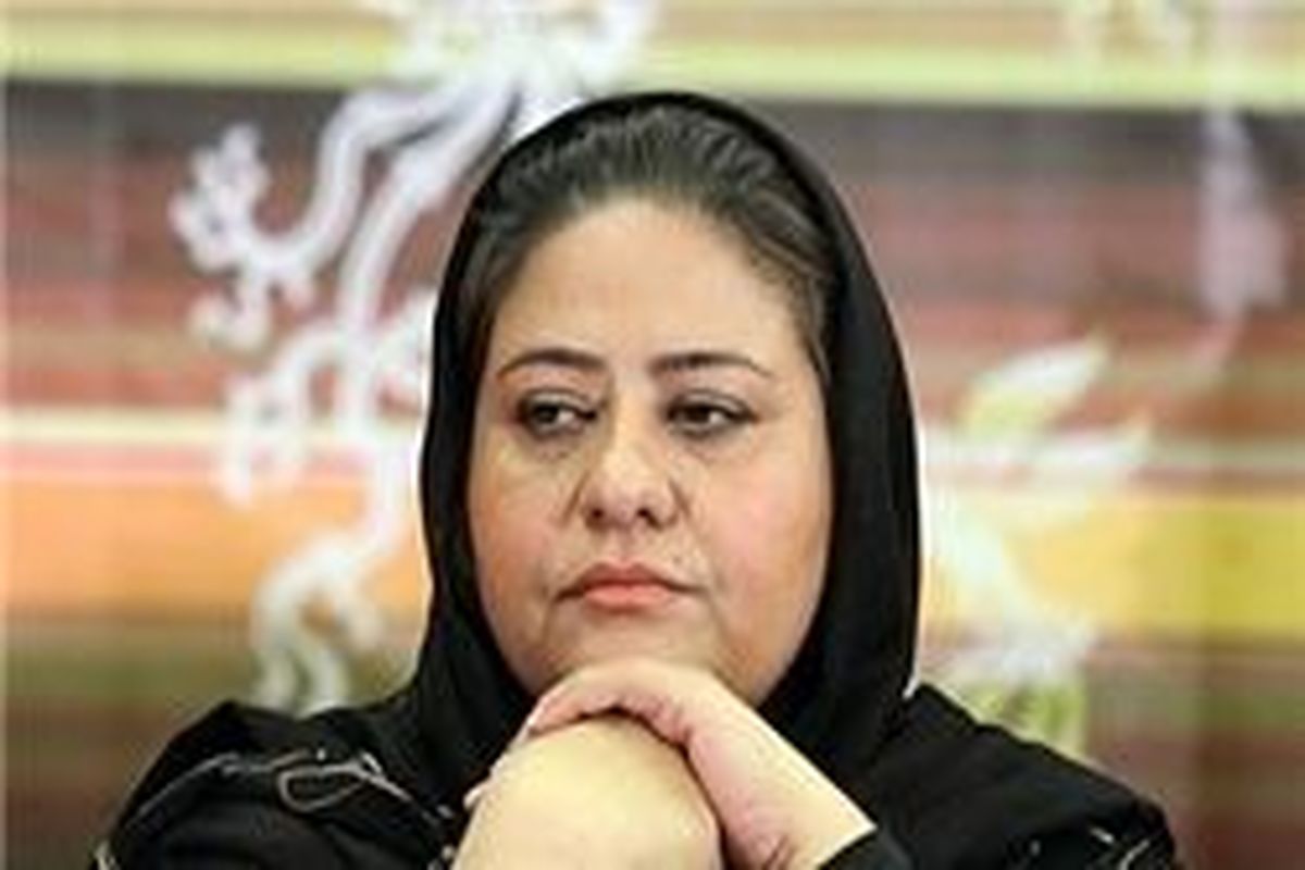 هنرپیشه نادم فقط با یک مینی اسکارف