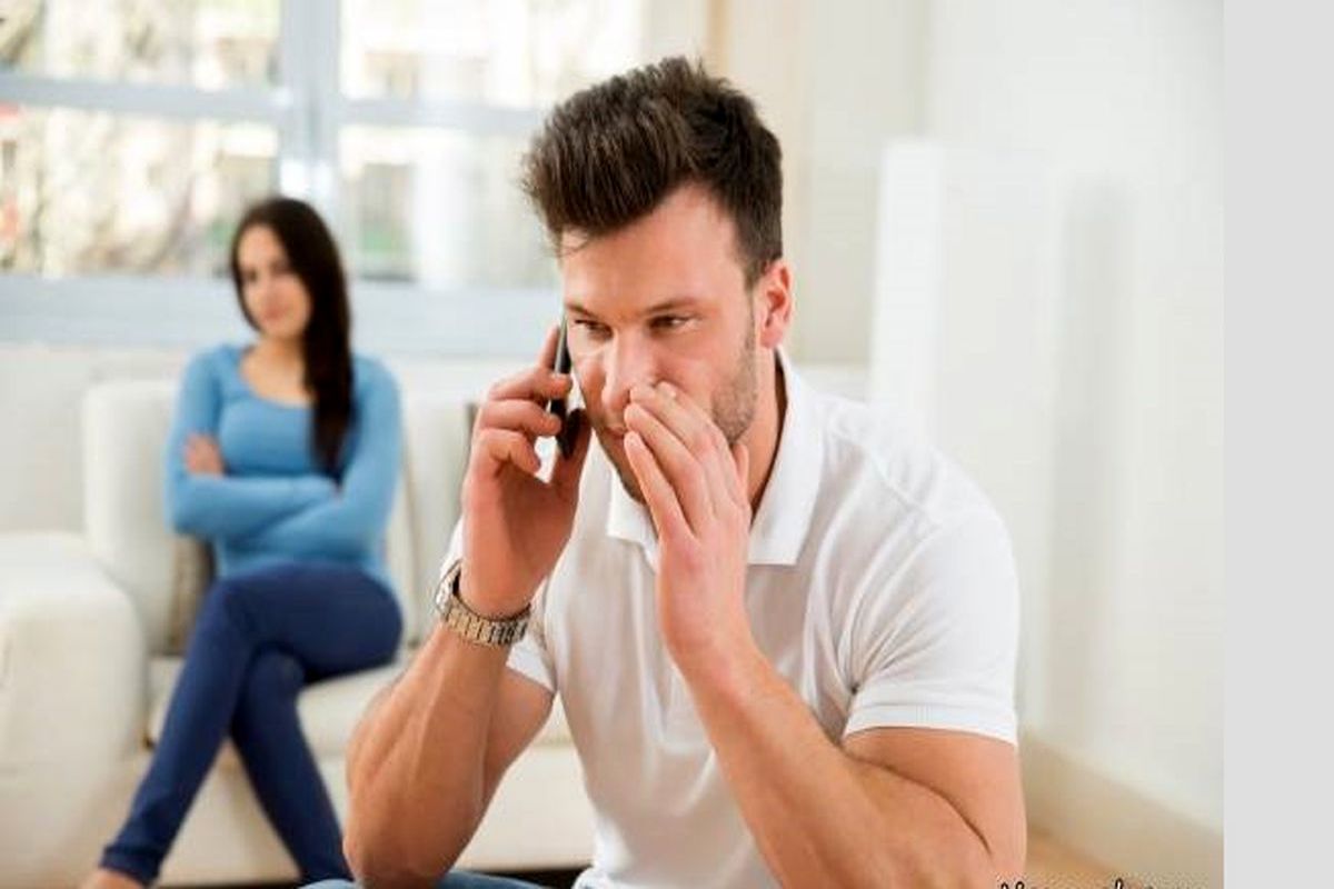 یک مرد خائن زنش را وسط خیابان کتک زد