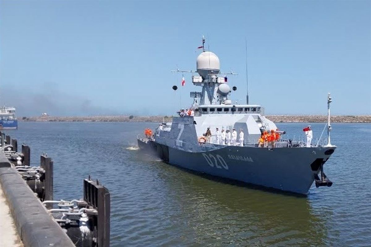پهلوگیری ناو موشک‌انداز روسیه در بندر انزلی