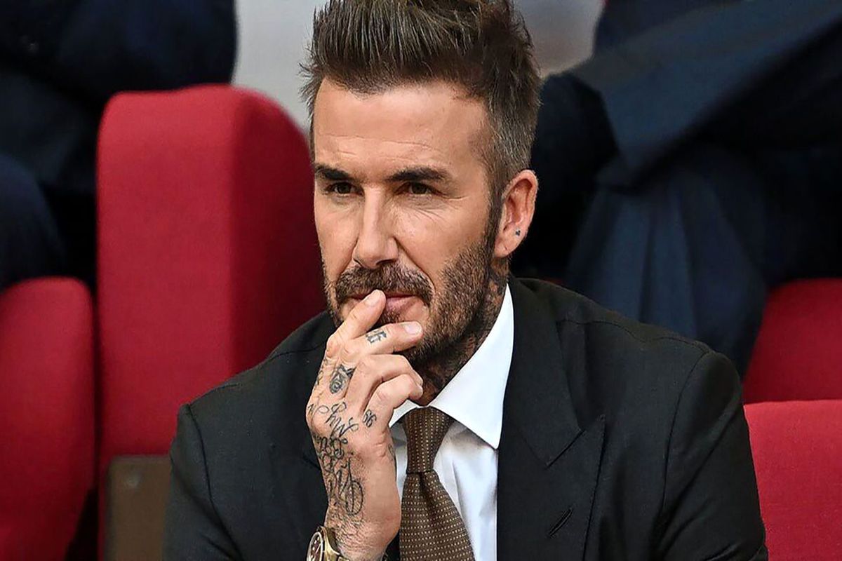 سوپراستار جذاب با لباس خواب در ملا عام!