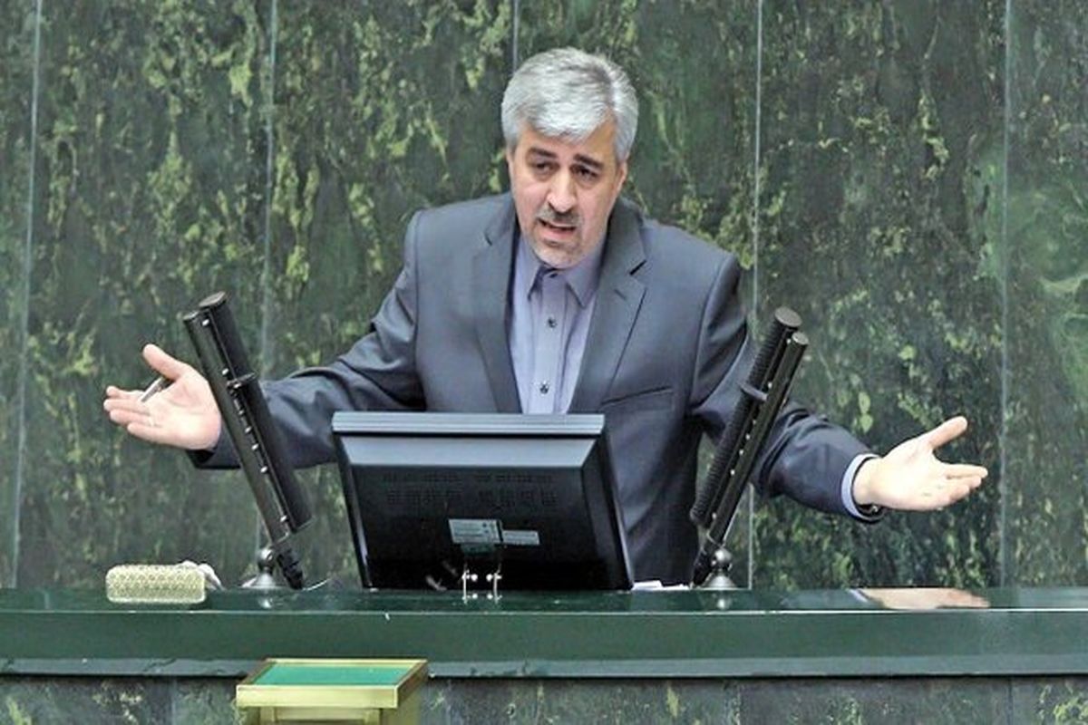 عاقبت وزیر ورزش با ۳ کارت زرد