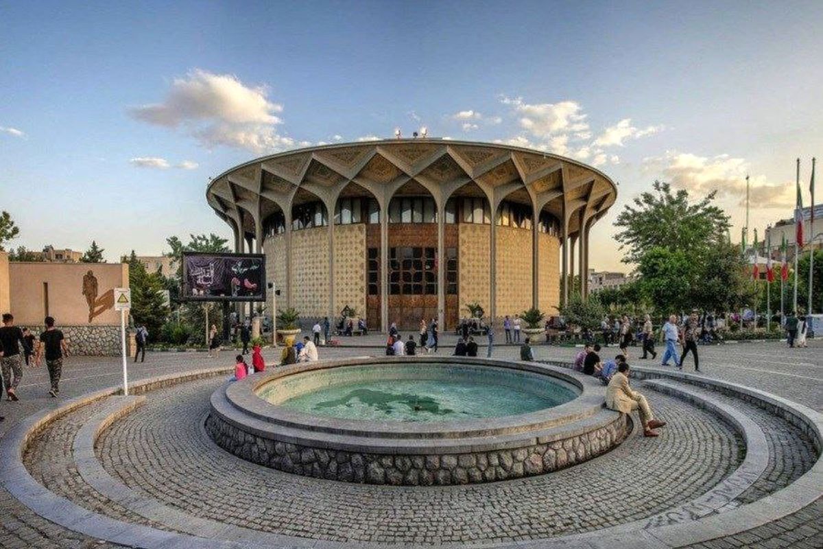 دستفروشی دور تئاتر شهر ممنوع است