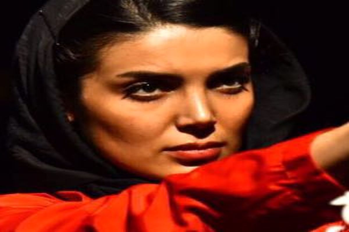 خانم بازیگر با ست آتشین!